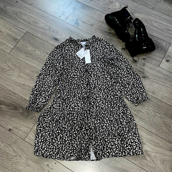 Super cute size 10 Zara girls dress. So cute with doc martens!